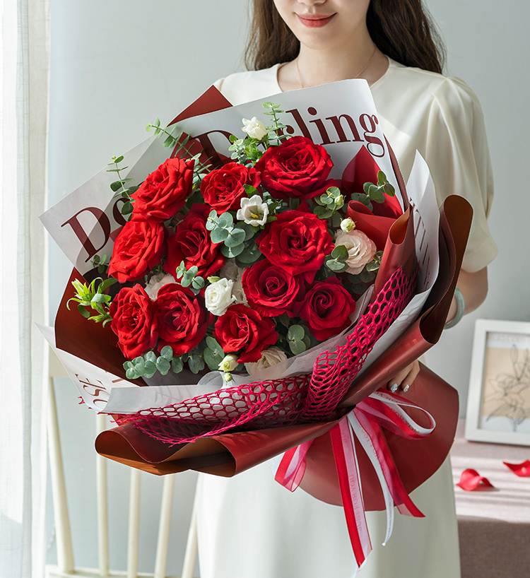 吴忠女朋友生日,送玫瑰花束合适还是百合花更好?